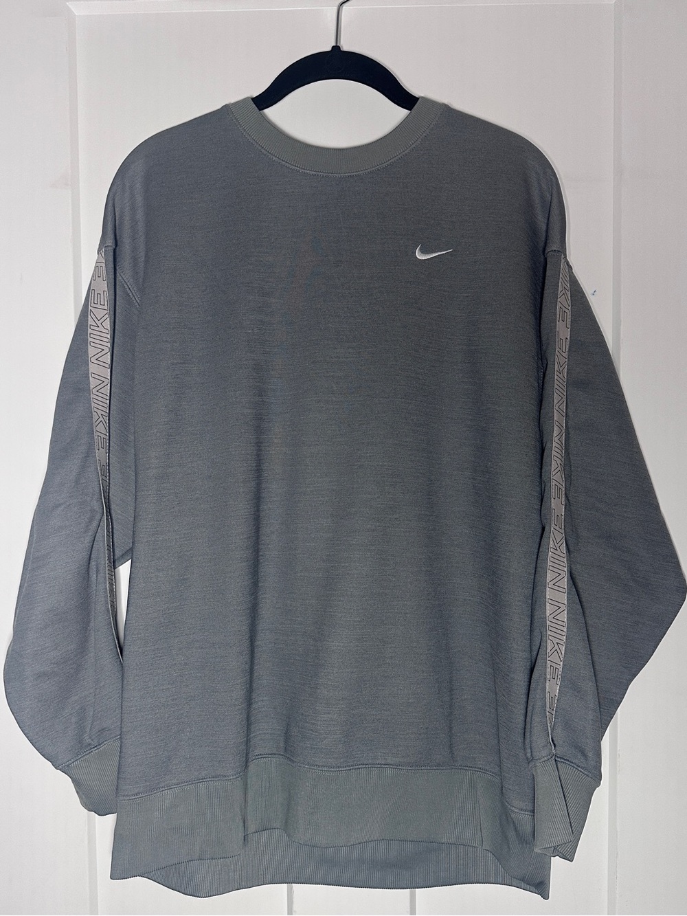 Nike Grey Women’s Crewneck Sweatshirt Athletic Dri-Fit